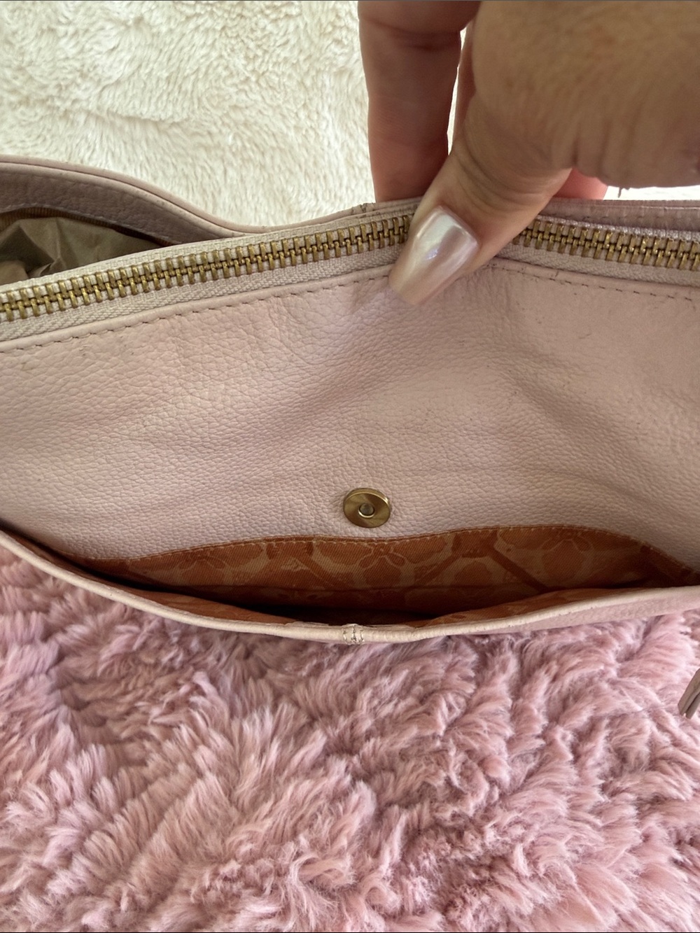 LUCKY BRAND PALE PINK HOBO PURSE - Picture 5 of 13